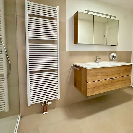 3 Apartment, 86 Qm, Max 5 Personen, Balkon, Garage, Schnelles Internet Apartmán